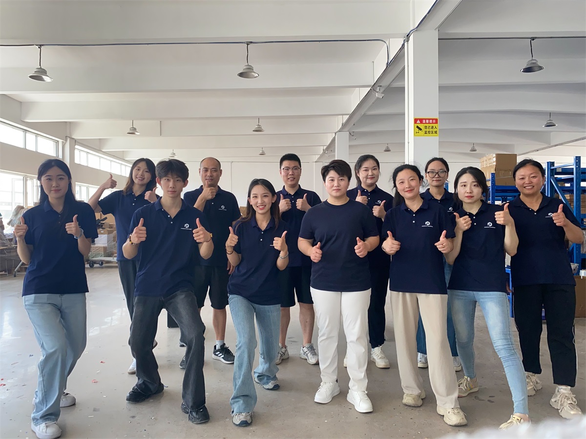 Ο Andy Marine ανακοινώνει το μεγάλο άνοιγμα της νέας αποθήκης