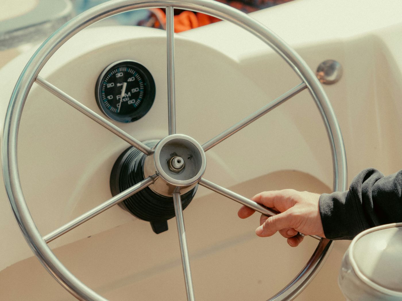 ENGINEER TALKS Επ. 13: Marine Steering Wheel Materials: 316 Stainless, PU Foam & Leather Compared